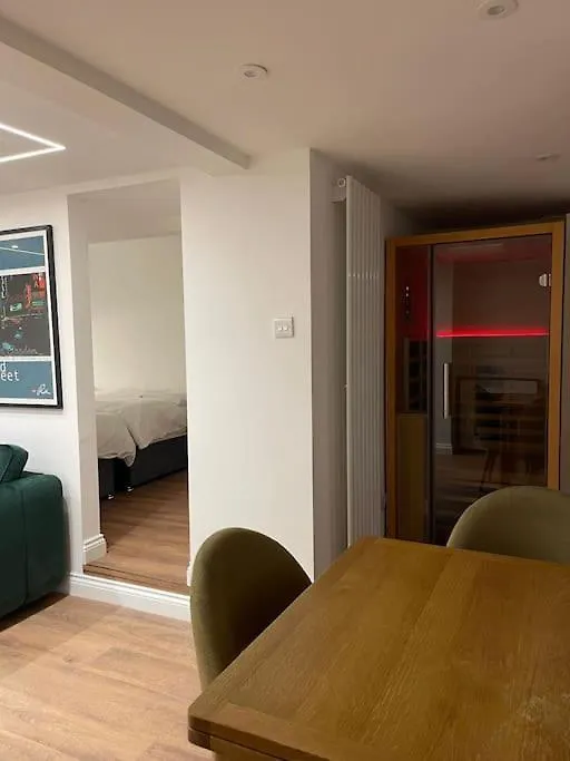 Delrae Apartments location